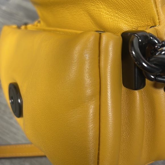 Coach Pillow Tabby 18 - Picture 10 of 11